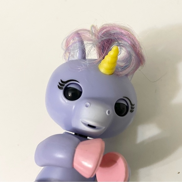 WowWee Fingerlings Alika Interactive Unicorn Toy - Picture 3 of 11